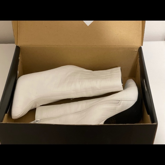 Fashion Nova Heeled Boots - Picture 3 of 3